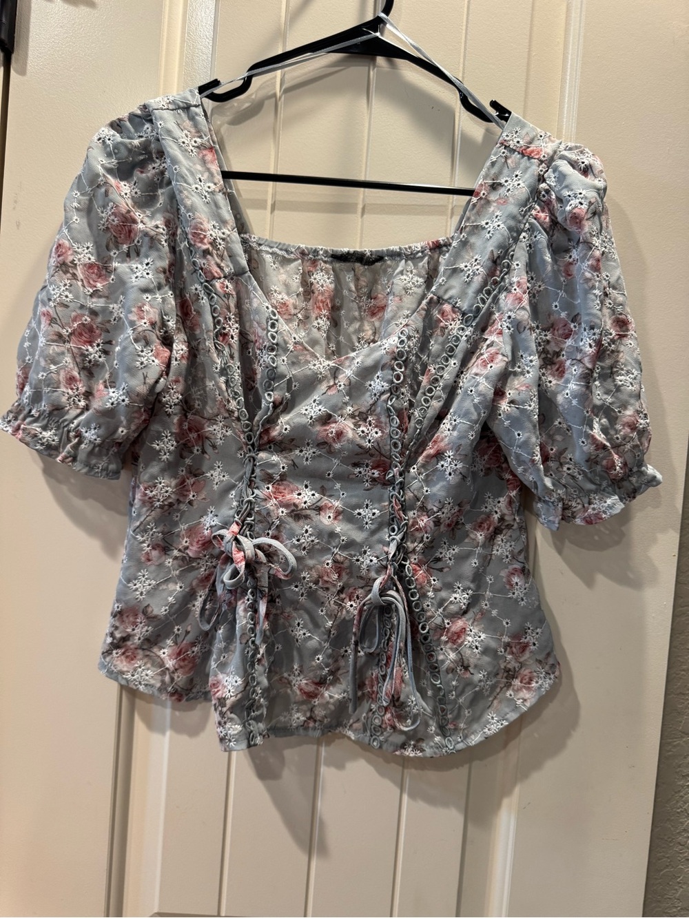 Cottage core Eyelet Puff Sleeve Top - Gray Pink